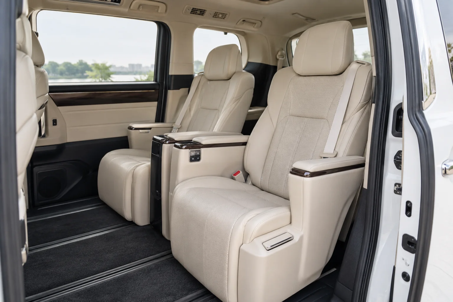 Ilustrasi AI interior Alphard; detail unit perlu dikonfirmasi
