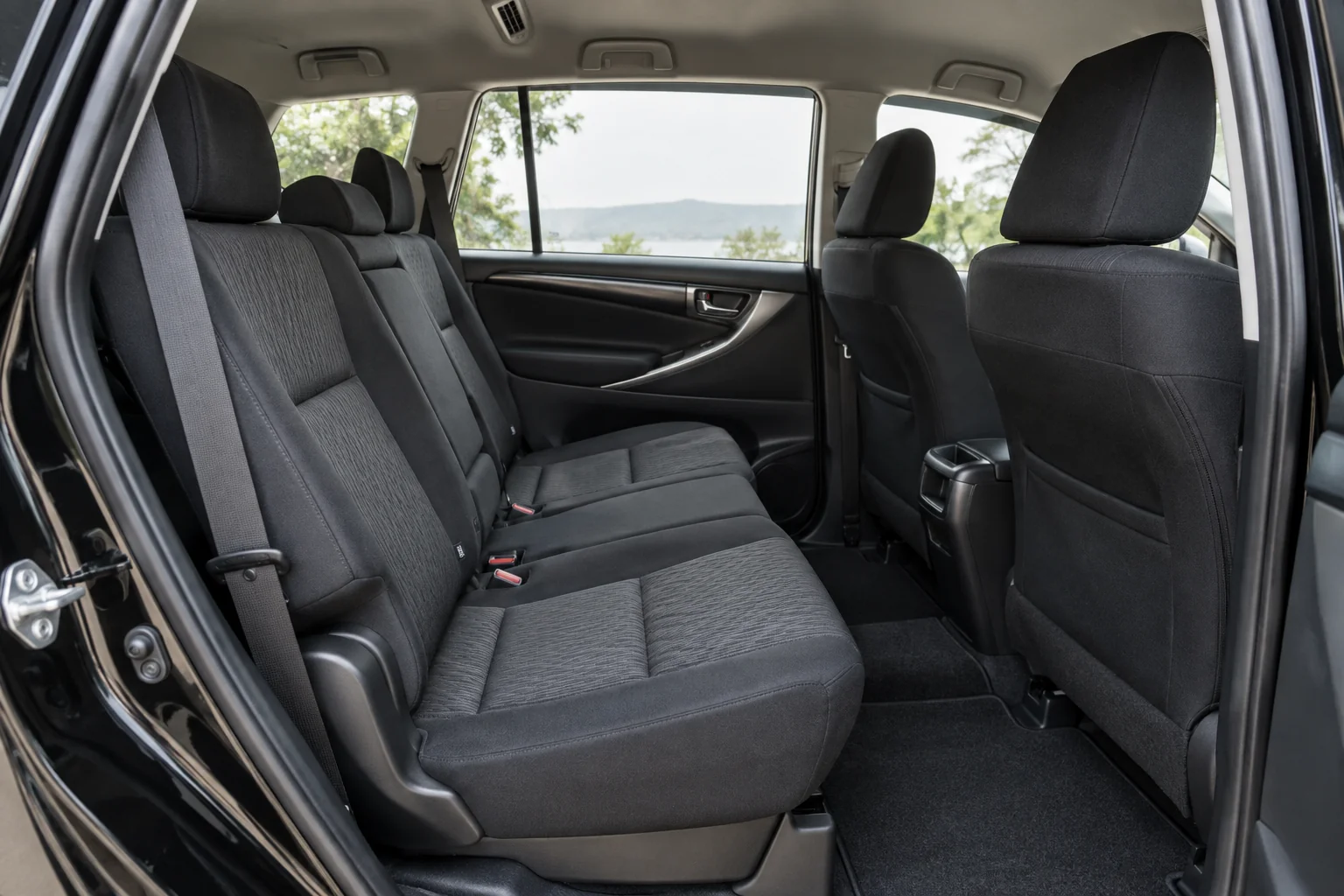 Ilustrasi AI interior Innova New; detail unit perlu dikonfirmasi